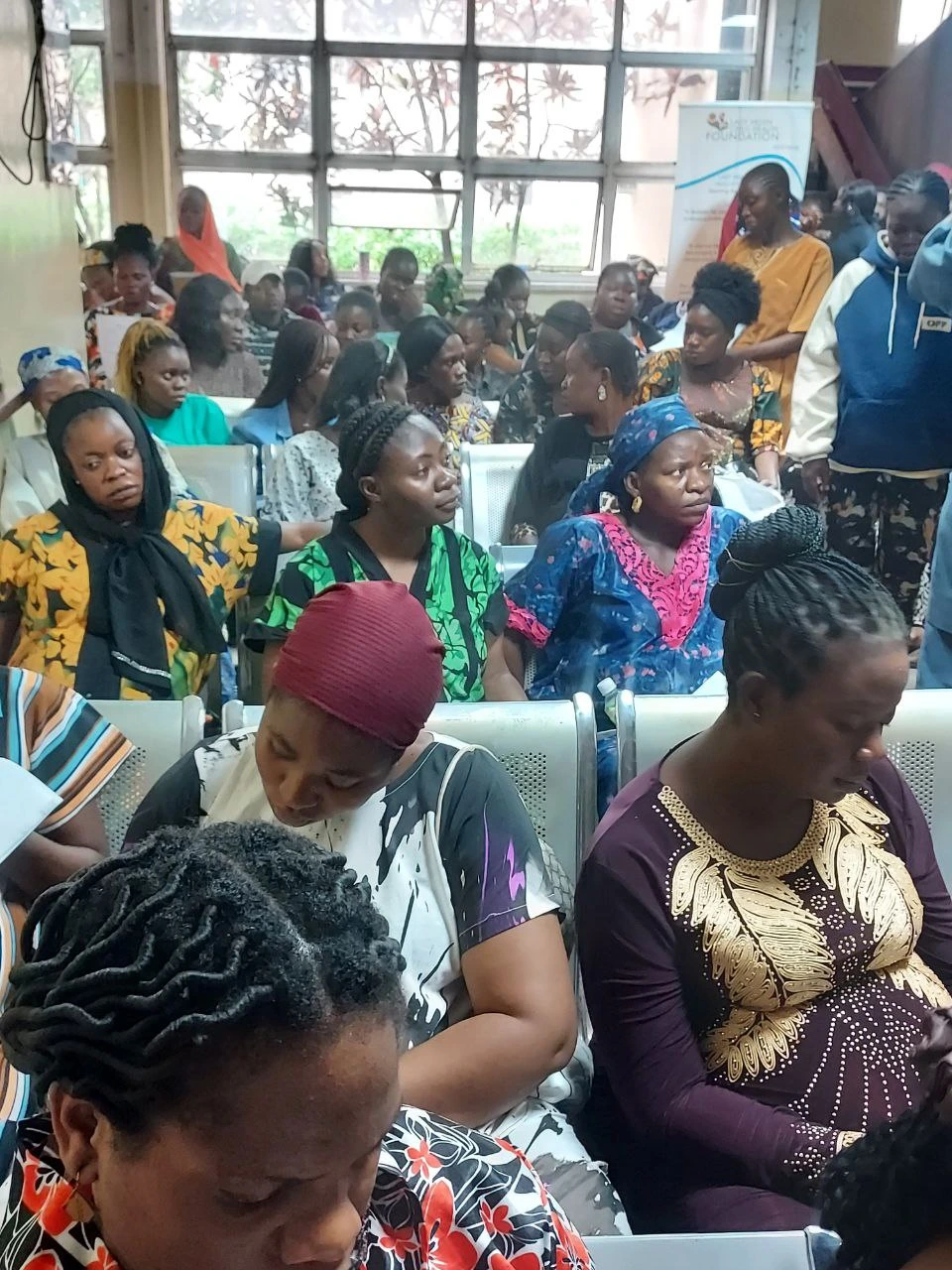 The pregnant mothers filling questionnaires